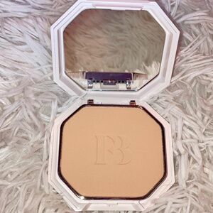 Fenty Beauty - Pressed Powder Foundation